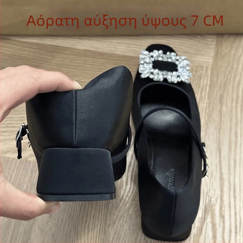 Παπούτσια Mary Jane αυξημένου ύψους με σατέν επάνω, τετράγωνη μύτη, 6-8 cm φαρδύς τακούνι, στρας, κούμπωμα με μία λουρί