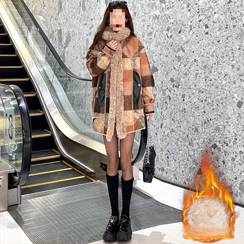 Γυναικείος patchwork κοντό μπουφάν — γιακάς στήριξης, χαλαρή γραμμή, ακρυλικό ύφασμα, ≥95% κύριο ύφασμα, χειμώνας 2024