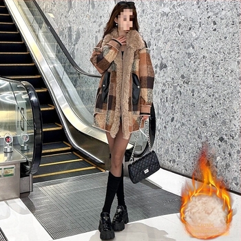 Γυναικείος patchwork κοντό μπουφάν — γιακάς στήριξης, χαλαρή γραμμή, ακρυλικό ύφασμα, ≥95% κύριο ύφασμα, χειμώνας 2024