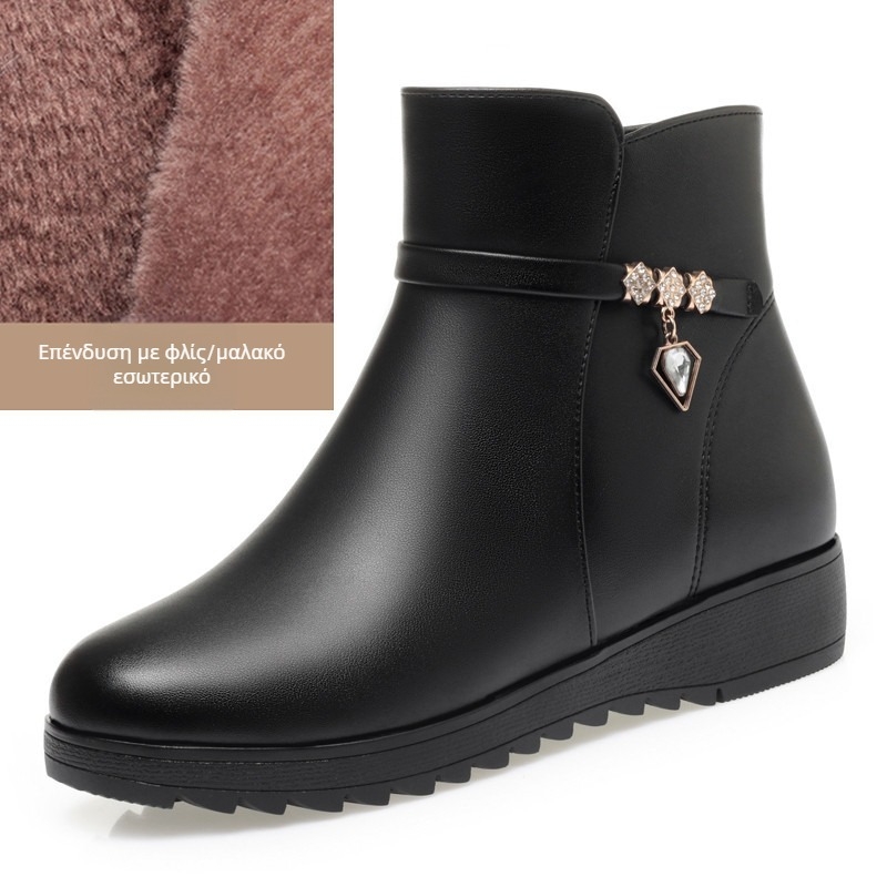 Γυναικείες δερμάτινες χειμερινές μπότες με επένδυση φλίς και τεχνητή γούνα, σόλα από καουτσούκ, πλευρικός φερμουάρ, χαμηλός ύψος, μεσαίο τακούνι 3–5 cm, στρογγυλή μύτη.