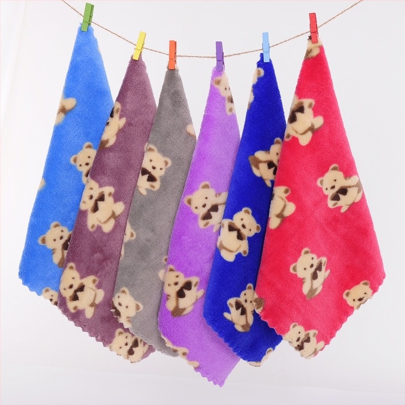 Παιδική πετσέτα χεριών από κοραλλένιο φλίς, χωρίς στύλιση νήματος, απορρόφηση 5–10 δευτερόλεπτα, βάρος 21 g, εκτυπωμένο σχέδιο