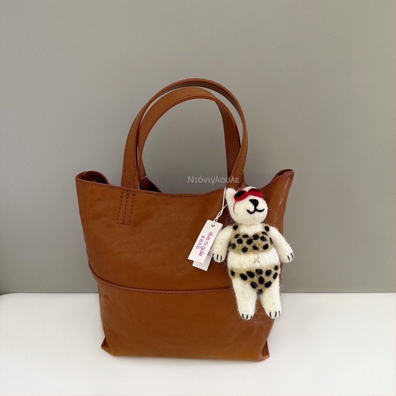 Χειροποίητο κρεμαστό από μαλλί φελτ με αρκουδάκι για τσάντες και αυτοκίνητα