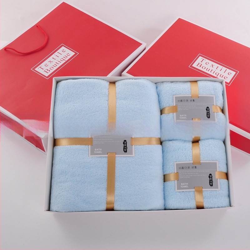 Αναμνηστικό σετ τριών πετσετών από κοραλλοφλις σε κουτί δώρου για γάμο, με δυνατότητα λογότυπου, 370 g/m²