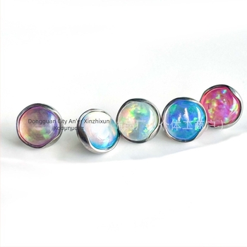 Νύχια χειλιών – Γεωμετρικό τιτάνιο G23 με οπάλ λίθους, σετ με πολύτιμους λίθους