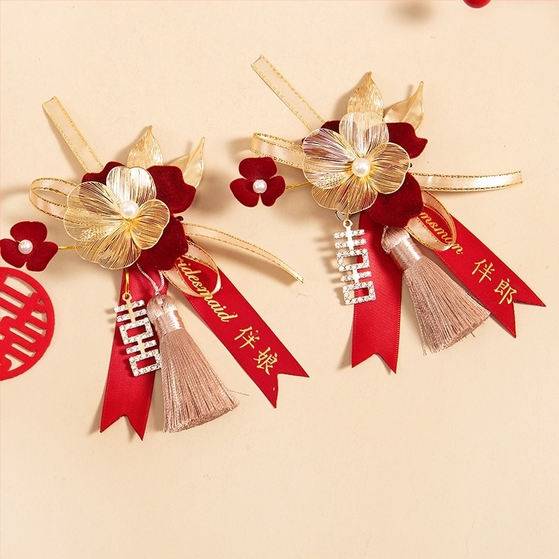 Σετ κορσάζ γάμου με μεταξωτά άνθη, χειροποίητες καρφίτσες για τη νύφη, τον γαμπρό και τους γονείς