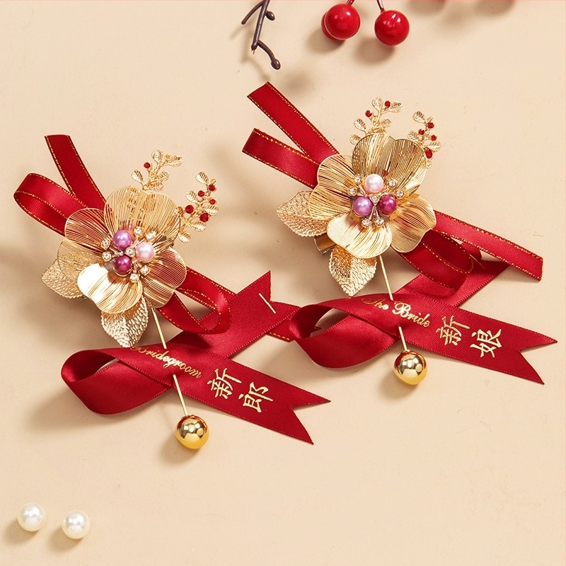 Σετ κορσάζ γάμου με μεταξωτά άνθη, χειροποίητες καρφίτσες για τη νύφη, τον γαμπρό και τους γονείς