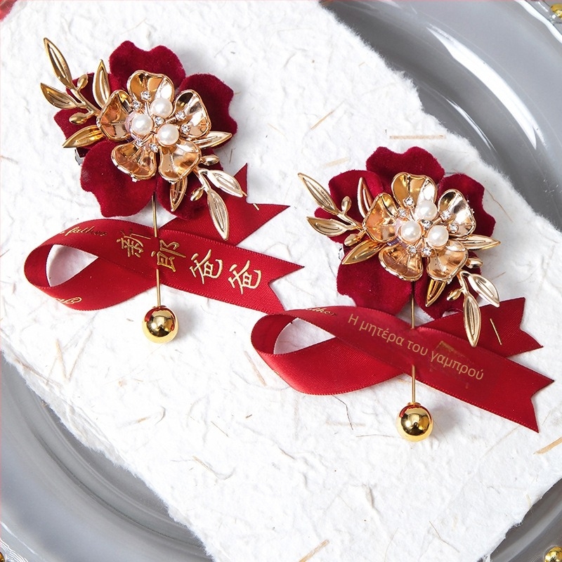 Σετ κορσάζ γάμου με μεταξωτά άνθη, χειροποίητες καρφίτσες για τη νύφη, τον γαμπρό και τους γονείς