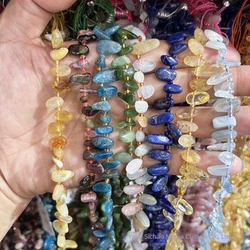 Ελεύθεροι κόκκοι από φυσική πέτρα — σχήμα σταγόνας νερού, δόντι λύκου, πλαϊνή οπή, με κούμπωμα