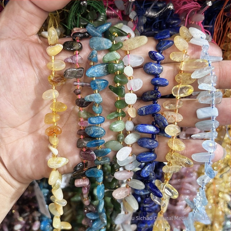 Ελεύθεροι κόκκοι από φυσική πέτρα — σχήμα σταγόνας νερού, δόντι λύκου, πλαϊνή οπή, με κούμπωμα