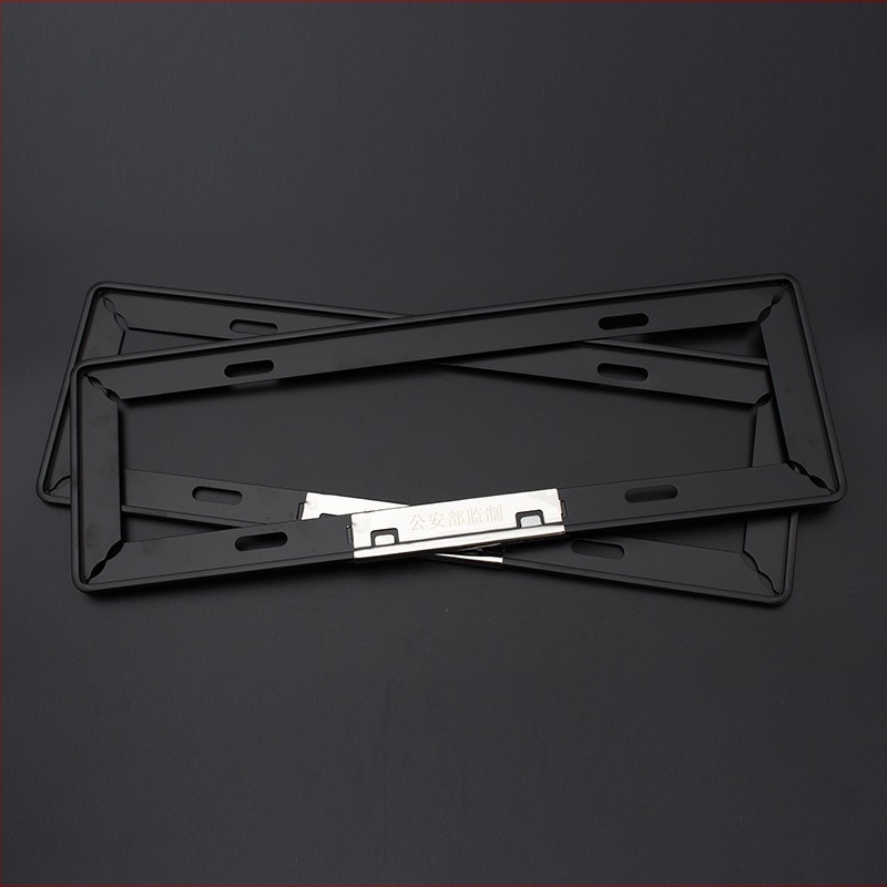 Πλαίσιο πινακίδας κυκλοφορίας από κράμα μαγνησίου με φινίρισμα αμμοβολής και οξείδωσης; συμβατό με όλα τα εγχώρια μοντέλα; βάρος 210 g