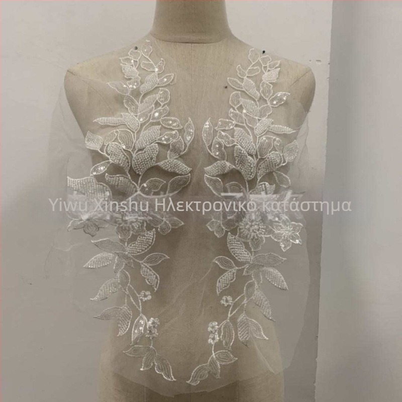 Τρισδιάστατη appliqué δαντέλας κεντημένη με χάντρες για ρούχα – υλικά: σωληνοειδείς χάντρες, γυάλινες χάντρες τύπου ρυζιού, δίχτυ, κλωστή κεντήματος; μάρκα Xin Shu; κατάλληλο για γυναικείο ρουχισμό και νυφικά; χρήση: Χάνφου, φορέματα, πάρτι; διαδικασία: κέ