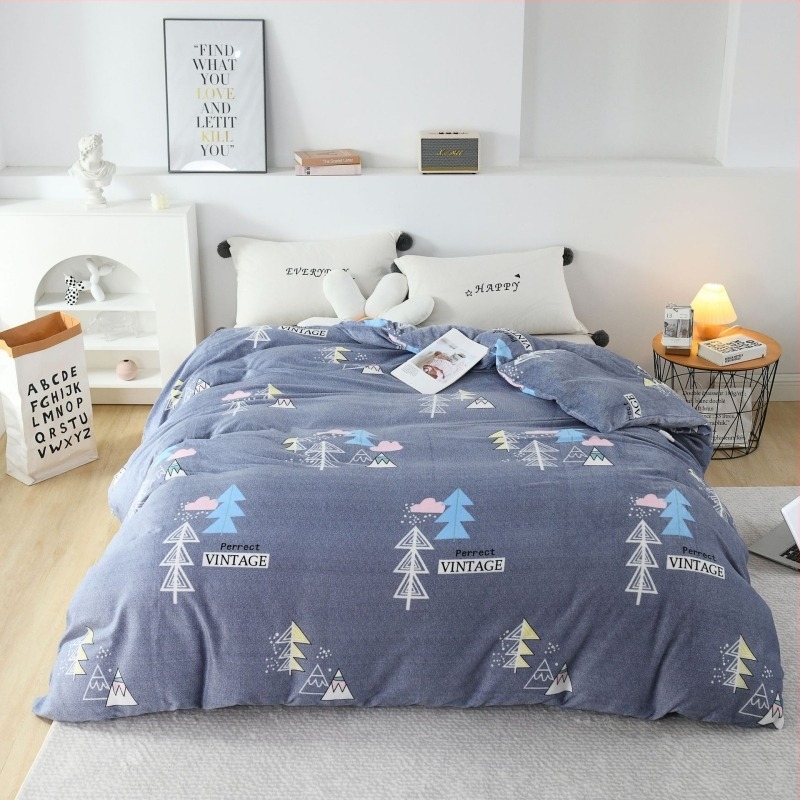 Κάλυμμα παπλώματος από βελούδο γάλακτος — απλή ύφανση, αντίδραση βαφής, προσαρμοζόμενη επεξεργασία; σχέδια: ρίγες, γεωμετρικά, φυτικά/φλοράλ.