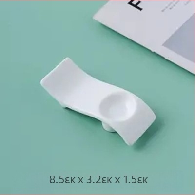 Πορσελάνινος δέκτης για ξυλάκια και κουτάλια σε τραπέζια ξενοδοχείων — πορσελάνινο οστού με γλάσο, στιλ φως-λαμπρή πολυτέλεια, προσαρμογή με λογότυπο