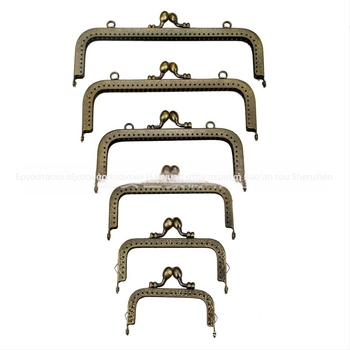 Σιδερένιο πλαίσιο πορτοφολιού με δύο αυτιά, τετράγωνο ανάγλυφο σχέδιο και κλειδαριά κιβωτίου