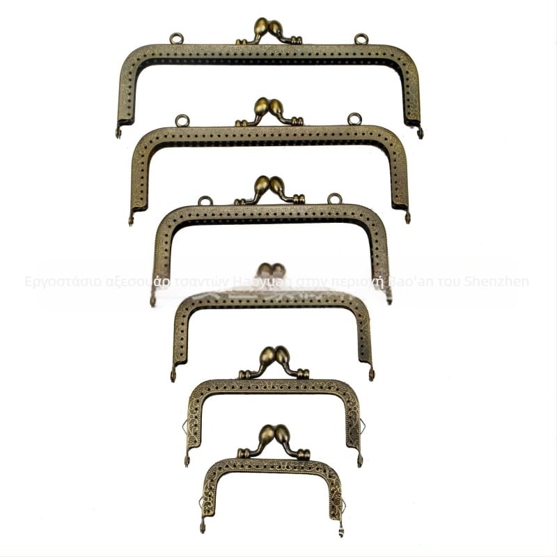 Σιδερένιο πλαίσιο πορτοφολιού με δύο αυτιά, τετράγωνο ανάγλυφο σχέδιο και κλειδαριά κιβωτίου