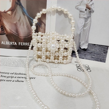 Τσάντα crossbody με χάντρες και ψεύτικες πέρλες, αστικός μινιμαλισμός, οριζόντιο τετράγωνο σχήμα, άνοιγμα με καπάκι, επένδυση από πολυεστέρα, διπλοί ιμάντες