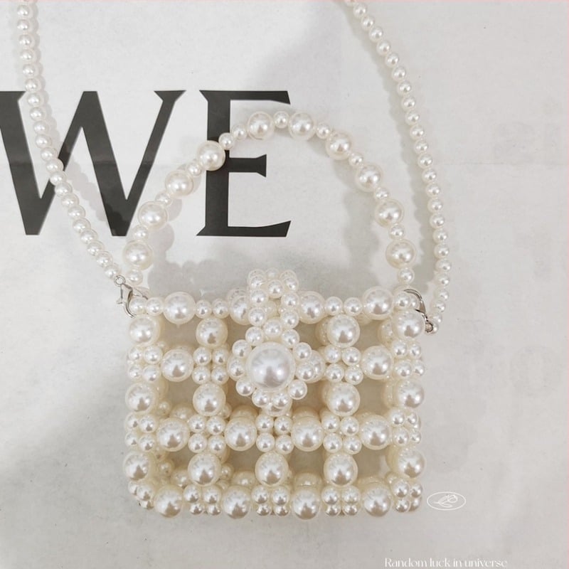 Τσάντα crossbody με χάντρες και ψεύτικες πέρλες, αστικός μινιμαλισμός, οριζόντιο τετράγωνο σχήμα, άνοιγμα με καπάκι, επένδυση από πολυεστέρα, διπλοί ιμάντες