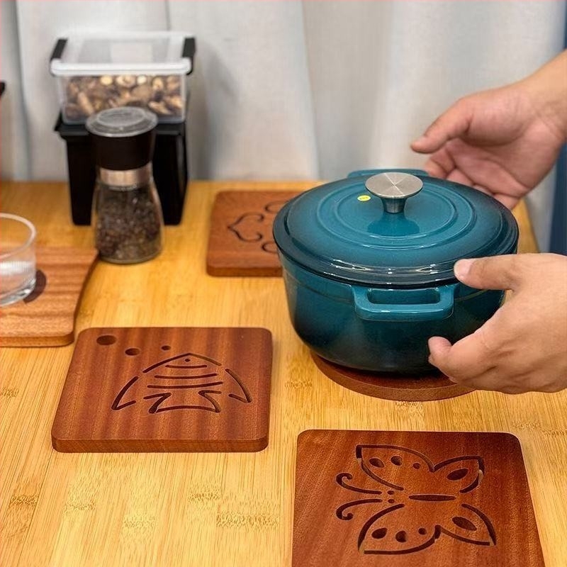 Τετράγωνη ξύλινη θερμοανθεκτική βάση τραπεζιού για πιάτα, ποτήρια και κατσαρόλες