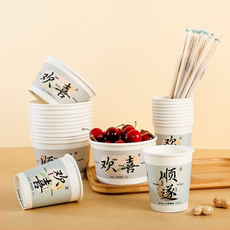 Σετ κοινής χρήσης από χαρτί για τραπεζοπωλήσεις: μπολ, κύπελλα και ξυλάκια φαγητού; υλικό: χαρτί; εξυπηρετεί δέκα άτομα; 30 συσκευασίες