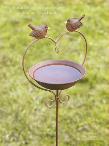 Τροφοδότης πουλιών για κήπο με βάση νερού σε σχήμα καρδιάς, διακοσμητικό κήπου τοποθετημένο στο έδαφος, με μετρητή βροχής και ανθοσύσταση