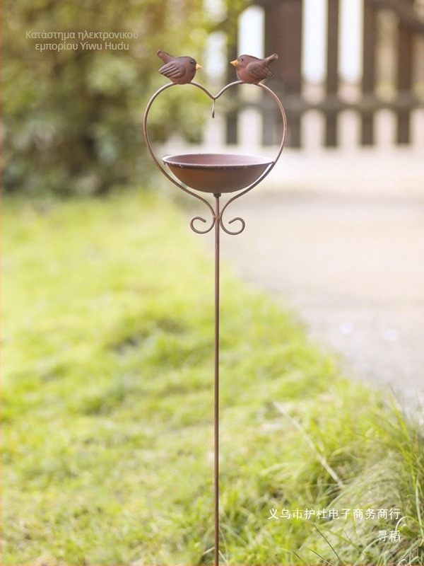 Τροφοδότης πουλιών για κήπο με βάση νερού σε σχήμα καρδιάς, διακοσμητικό κήπου τοποθετημένο στο έδαφος, με μετρητή βροχής και ανθοσύσταση