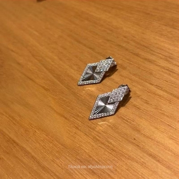 Σκουλαρίκια ρόμβοι από χαλκό με μικροπαβέ ζιρκόνια, οικολογικό ηλεκτροχρωμάτισμα, στυλ φρέσκο και γλυκό