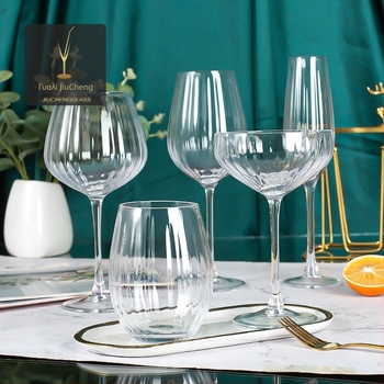 Σετ ποτηριών κρασιού από κρύσταλλο με πρίσμα – για κόκκινο κρασί, σαμπάνια και κοκτέιλ, σκανδιναβικού στυλ, 5 τεμάχια, χωρητικότητα 501–600 ml, συσκευασία σε έγχρωμο κουτί