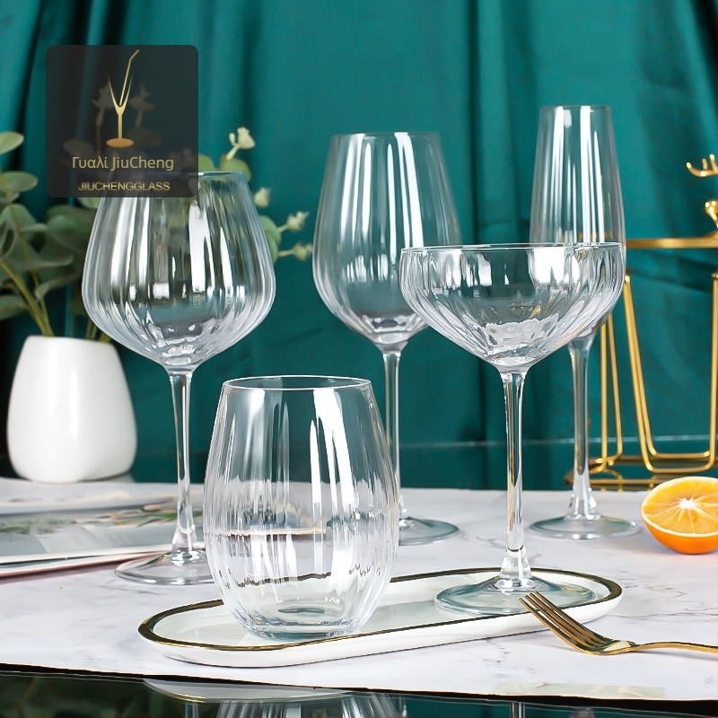 Σετ ποτηριών κρασιού από κρύσταλλο με πρίσμα – για κόκκινο κρασί, σαμπάνια και κοκτέιλ, σκανδιναβικού στυλ, 5 τεμάχια, χωρητικότητα 501–600 ml, συσκευασία σε έγχρωμο κουτί