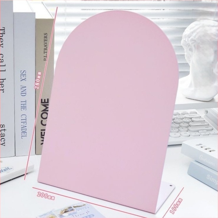 Δίσκος οργάνωσης γραφείου με μαγνητική αψίδα για σημειώσεις — σιδερένιος, απλός και μοντέρνος σχεδιασμός, εναλλακτική κατασκευή; κατάλληλο δώρο αποφοίτησης για συνάδελφο, φίλο ή συμμαθητή.