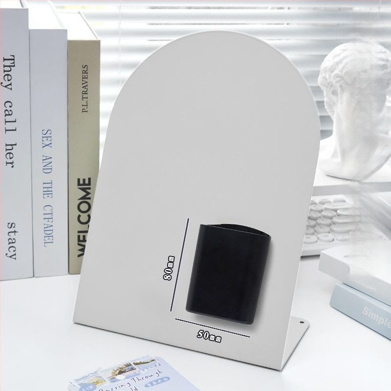 Δίσκος οργάνωσης γραφείου με μαγνητική αψίδα για σημειώσεις — σιδερένιος, απλός και μοντέρνος σχεδιασμός, εναλλακτική κατασκευή; κατάλληλο δώρο αποφοίτησης για συνάδελφο, φίλο ή συμμαθητή.