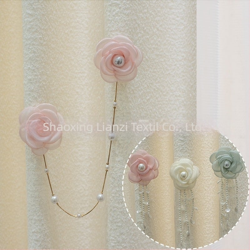 Διακόσμηση κουρτίνας με μαργαριταρένιο κορδόνι, καμέλια με καρφί – μικρά λουλουδένια αξεσουάρ για κουρτίνες