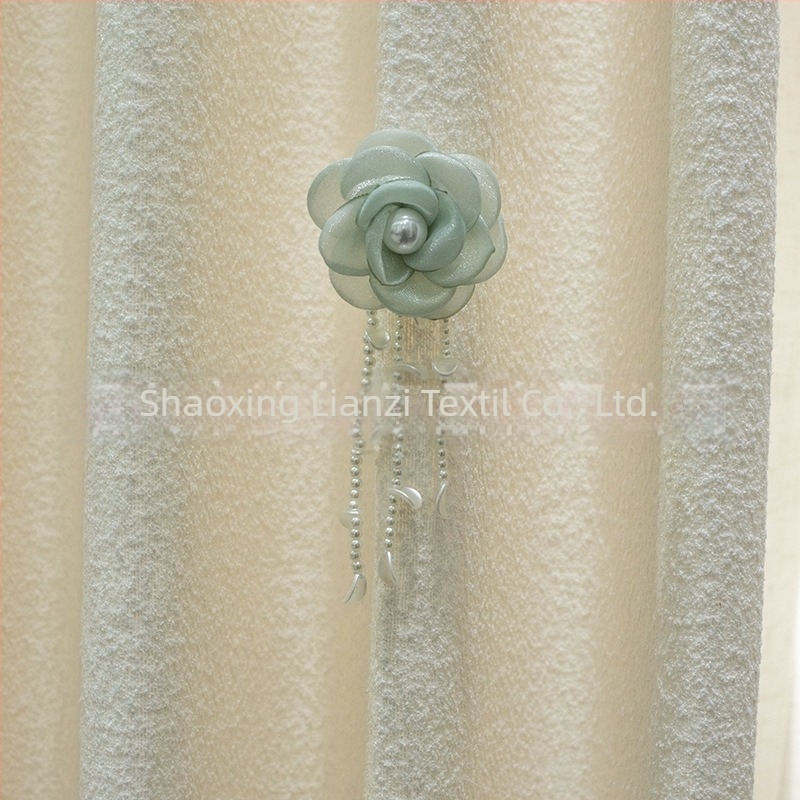 Διακόσμηση κουρτίνας με μαργαριταρένιο κορδόνι, καμέλια με καρφί – μικρά λουλουδένια αξεσουάρ για κουρτίνες