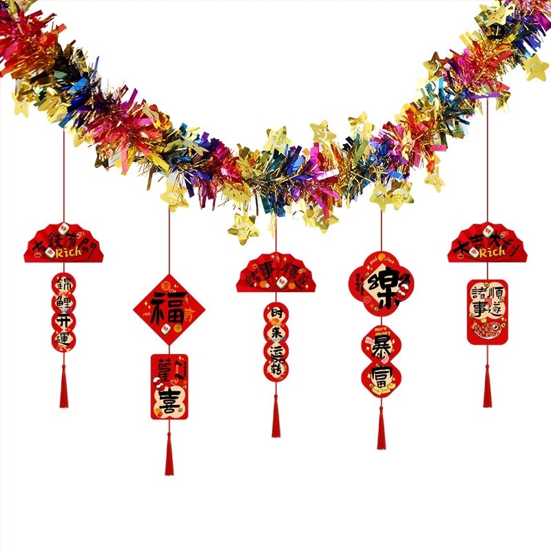 Κρεμαστά διακοσμητικά για νηπιαγωγείο για τον εορτασμό της Πρωτοχρονιάς — ύφασμα, κορδέλα, μοτίβο κινουμένων σχεδίων, διακοσμητικά χώρου για τάξη