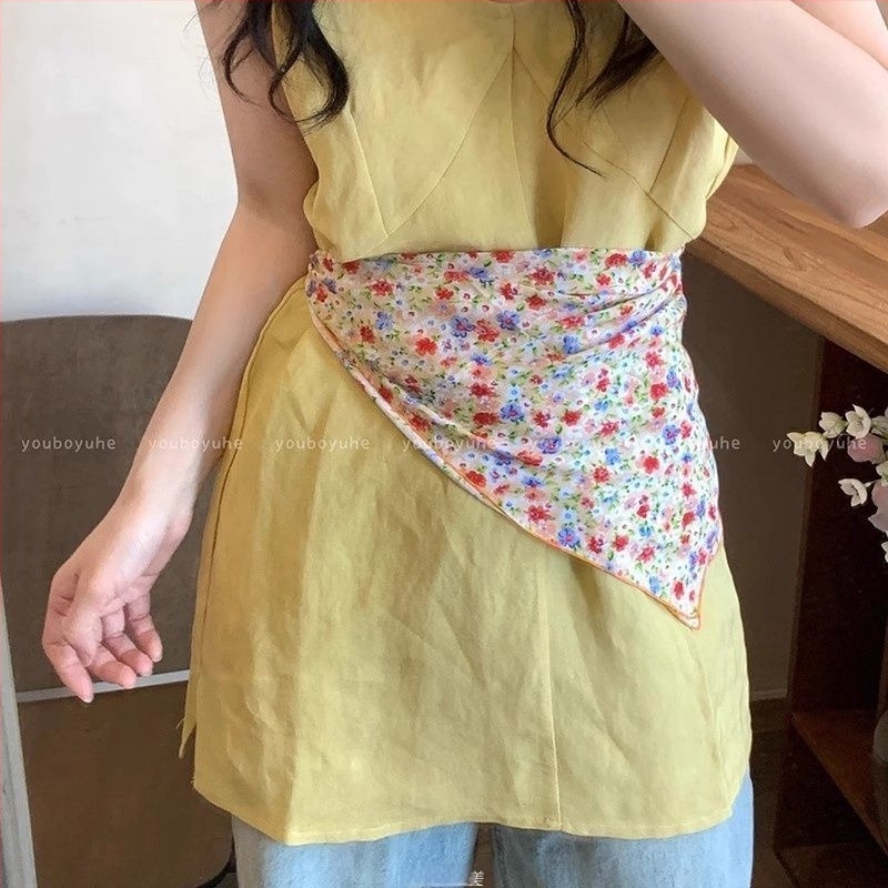 Μεγάλο τετράγωνο φουλάρι με φλοράλ μοτίβο σε στυλ διακοπών (φθινοπωρινή έκδοση 2025; πολυεστερικό ύφασμα; μόδα μετακίνησης)