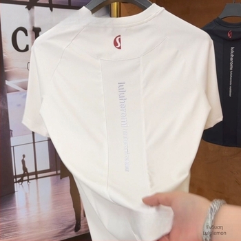 T‑shirt με κοντό μανίκι, στρογγυλή λαιμόκοψη, ριγέ σχέδιο, μεταξωτό ύφασμα, αναπνέει