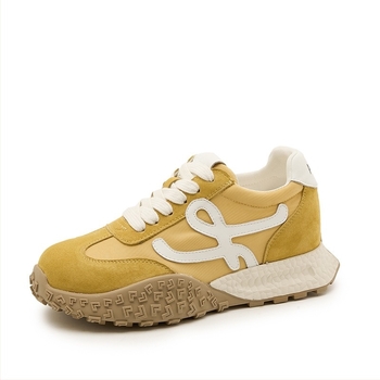 Γυναικεία sneakers με επάνω μέρος από δέρμα γουρουνιού, ύψος φτέρνας 6–8 εκ, διαπνέον εσωτερικό με διχτυωτό ύφασμα, σόλα από καουτσούκ, κορδώνια