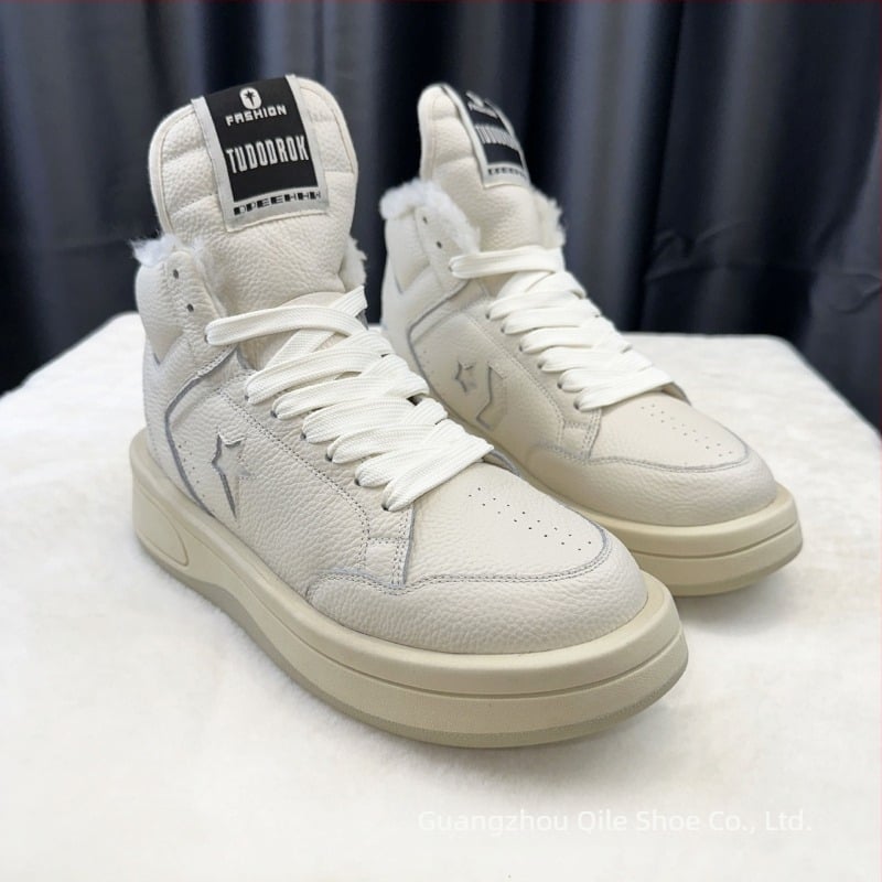 Ro Collaboration Sneakers με ύψος αστραγάλου – επάνω μέρος από δέρμα βοδινού, σόλα από καουτσούκ, εσωτερική επένδυση από γούνα προβάτου, πάτος από φυσικό δέρμα