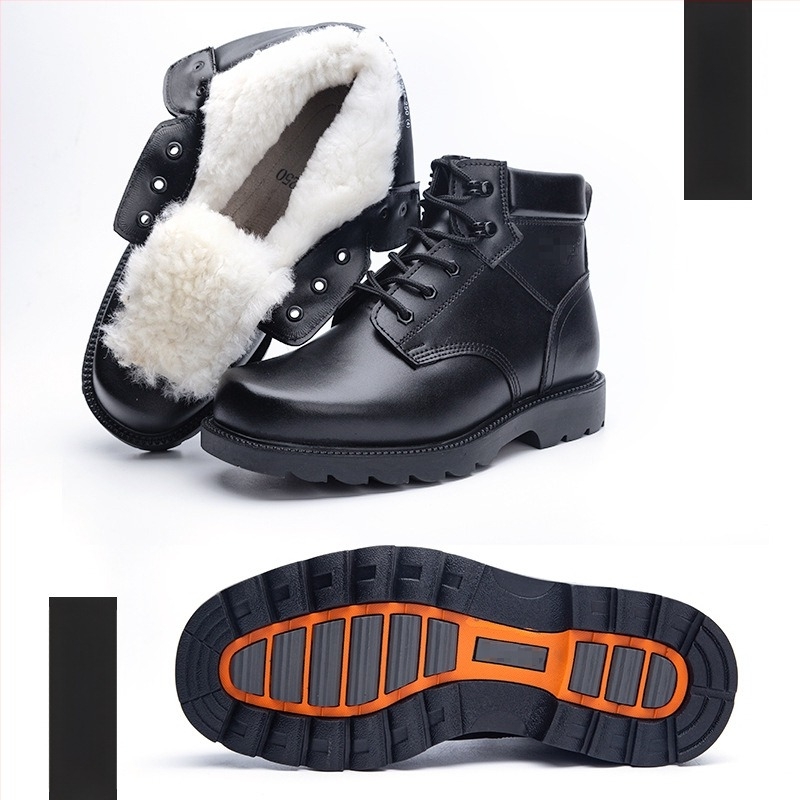 Ανδρικά μποτάκια χιονιού με γούνινο εσωτερικό, γνήσιο δέρμα στην επάνω επιφάνεια, χαμηλός ύψος, κορδόνια μπροστά, διατηρούν τη ζέστη