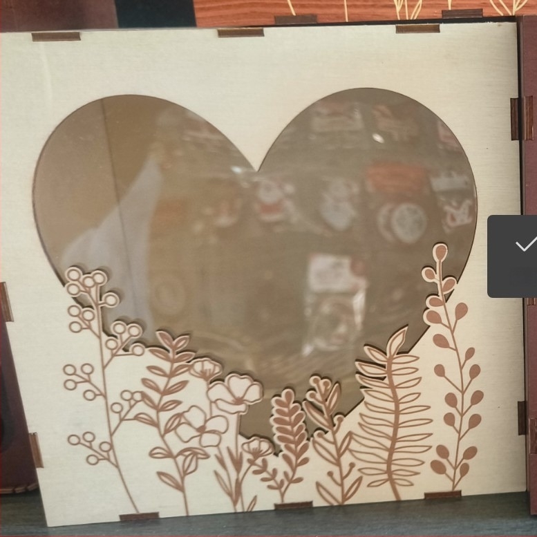 Ξύλινο DIY γαμήλιο κουτί καρτών με χώρο για υπογραφές και αποθήκευση μηνυμάτων καλεσμένων