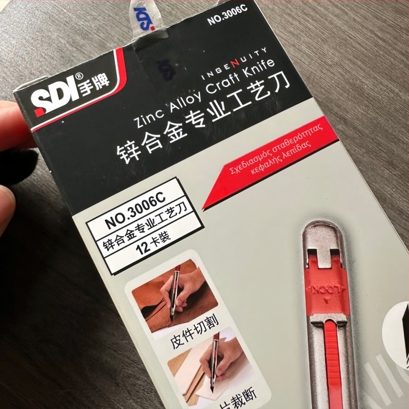 Hand Brand 3006C Κοπτικό εργαλείο για δέρμα — Λεπίδα 0.4×9×75 mm; Υλικά: Κράμα Ψευδαργύρου, Ατσάλι υψηλού άνθρακα, ABS πλαστικό; Βάρος: 72 g