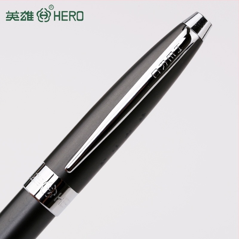 Hero 1080 Καλλιγραφική πένα με μαλακό κεφάλι, μεταλλικό περίβλημα, σύστημα απορρόφησης μελανιού τύπου σφιξίματος, άκρη από ίνες σφουγγαριού, μοντέλο 1080