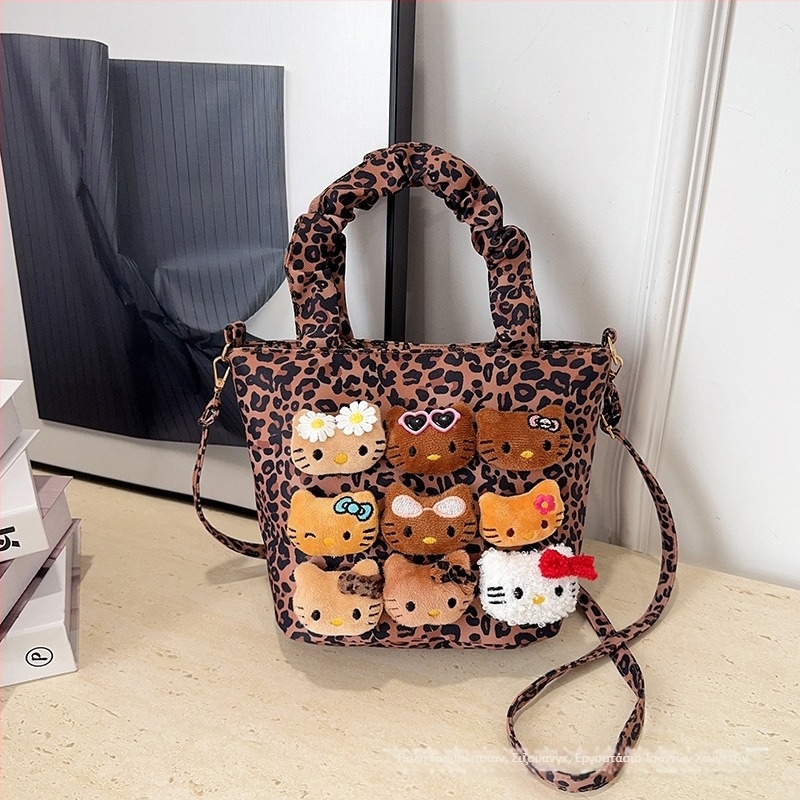 Τσαντάκι crossbody με κούκλα από γούνινο ύφασμα, λεοπάρ μοτίβο, street-trend στυλ, ύφασμα, μαγνητικό κλείσιμο, επένδυση πολυεστέρα, μία λουρί, οριζόντιο τετράγωνο σχήμα