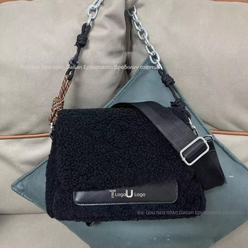 Τσάντα Tote street style με φερμουάρ, βελούδινη επένδυση, οριζόντιο τετράγωνο σχήμα, διπλοί ιμάντες ώμου