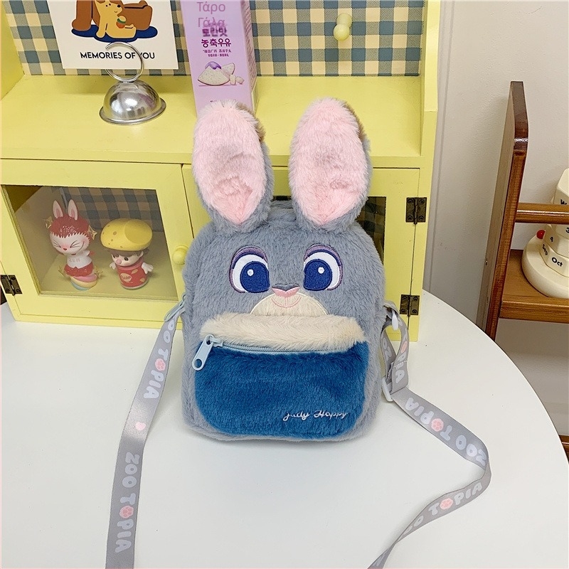 Γούνινη τσάντα crossbody με παιδικό καρτουνίσιο στυλ, μικρός τετράγωνος σχεδιασμός, κατακόρυφο σχήμα, θήκη για κινητό και έγγραφα