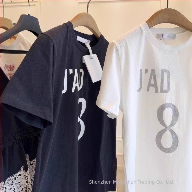Γυναικείο βαμβακερό T-shirt με εκτύπωση γραμμάτων, κοντά μανίκια, στρογγυλός λαιμός, χαλαρή γραμμή, καθημερινό στυλ — Καλοκαίρι 2025