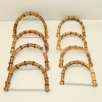 Χειροποίητη λαβή αποσκευών από μπαμπού — φυσικός ριζωμένος μπαμπού, εθνικό και μοντέρνο στυλ, σχέδιο τοπίου, μείωση βάρους