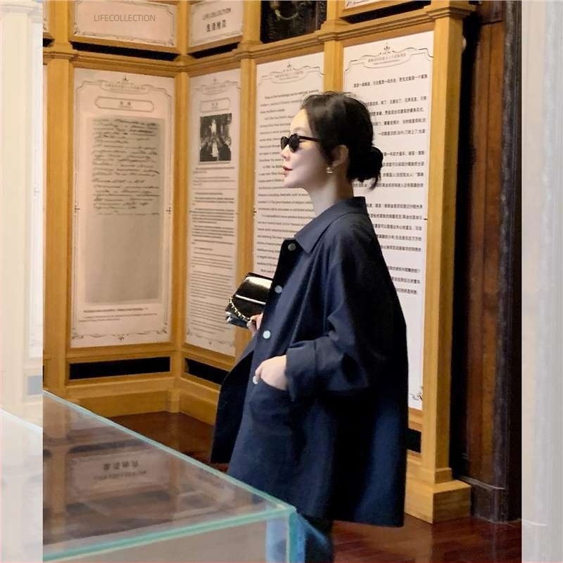 Γυναικείο κοντό σακάκι από μίγμα βαμβακιού, άνετη γραμμή Α-line, μήκος μεσαίο-μακρύ 65–80 cm, Polo γιακά, χωρίς μανίκια.