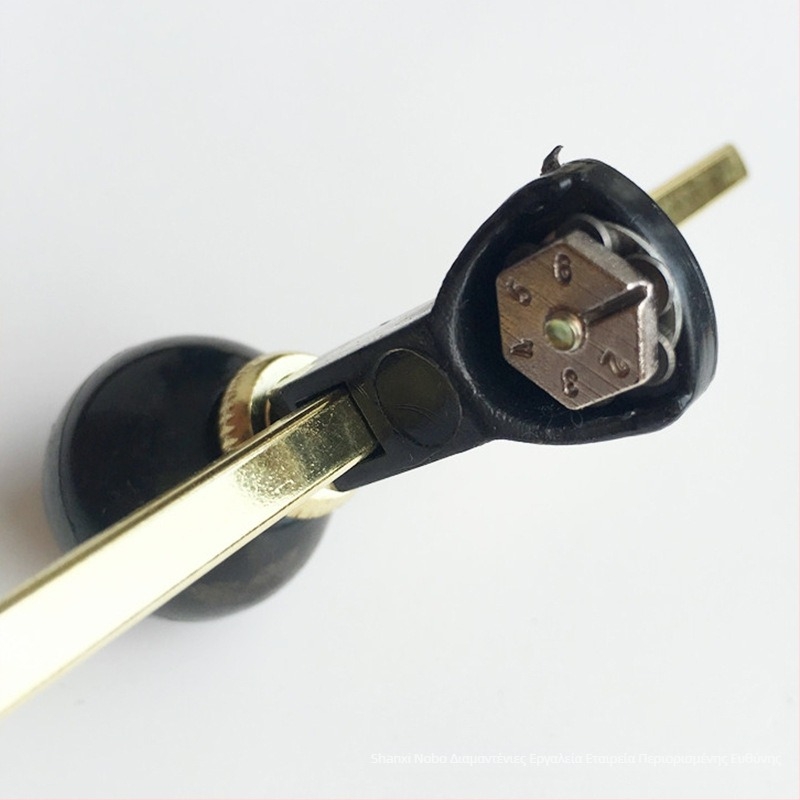 Κόπτης κύκλου γυαλιού με εξάτροχο λαδωμένο κύλινδρο· σύνδεση από κράμα μετάλλου· ηλεκτροπλατίωση· βάρος 0,2 kg