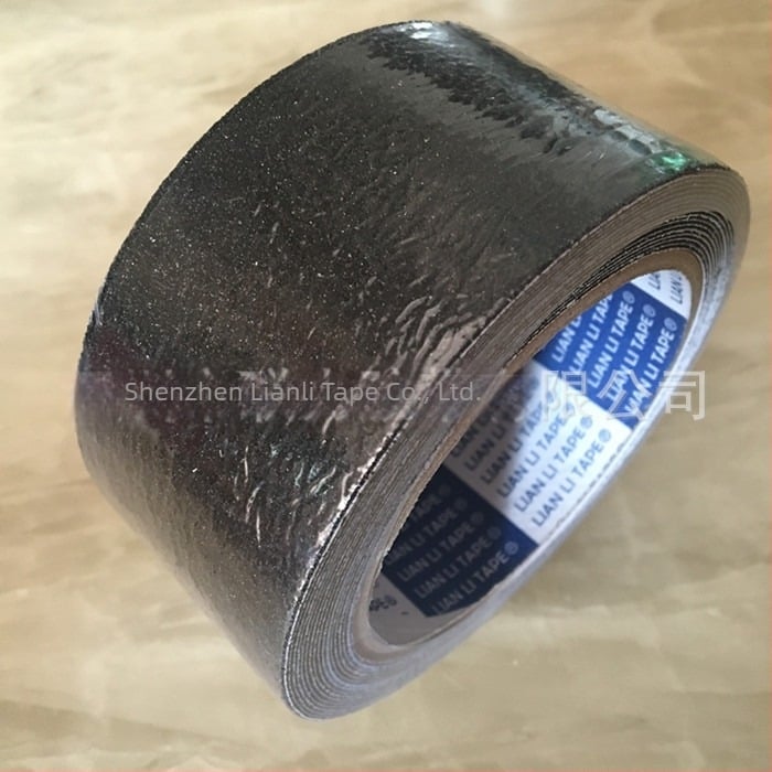 LL-10R65 PET αντιολίσθητη ταινία για σκάλες και δάπεδα, επιφάνεια χάλυβα με υφή άμμου, σταθεροποίηση με τρία συγκολλητικά στρώματα, αδιάβροχη και UV-ανθεκτική, ανθεκτική στη φθορά, φιλική προς το περιβάλλον και μη τοξική, προσαρμοσμένη επεξεργασία