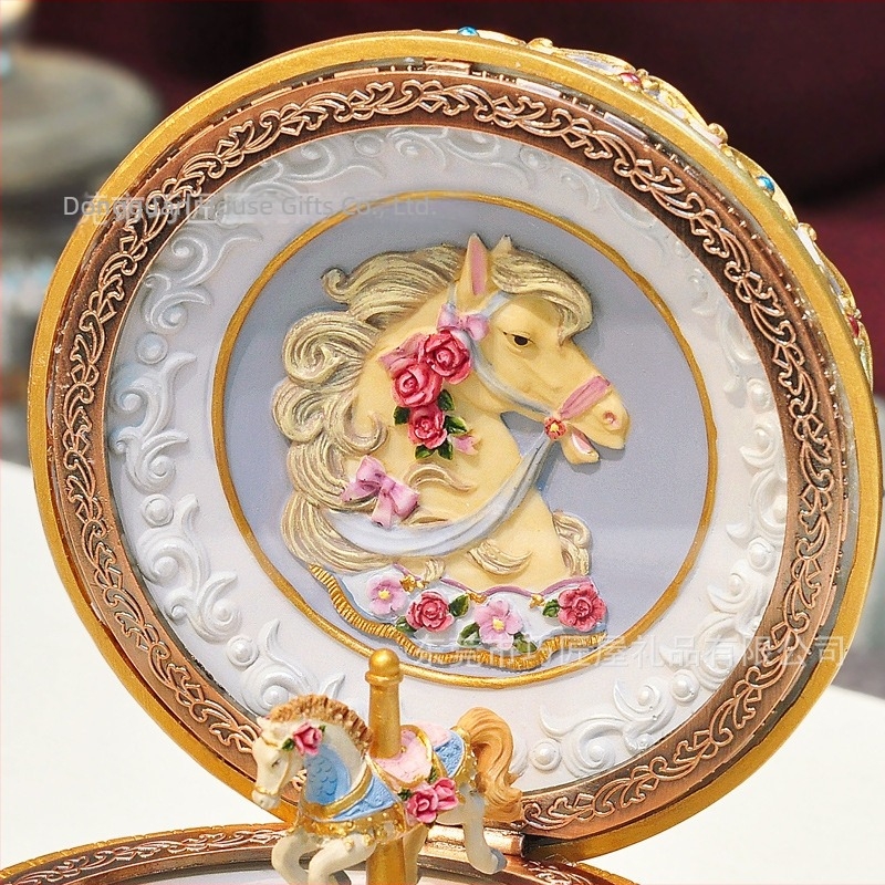 Φωτεινό περιστρεφόμενο μουσικό κουτί από ρητίνη με οκτώ νότες – Θέμα Howl's Moving Castle, Δώρο για κορίτσια